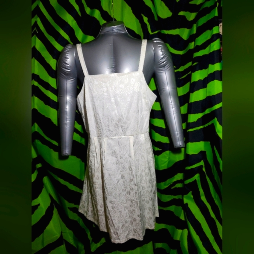 Modcloth / Royal Monk White Floral Dress XL with Pockets! NWT